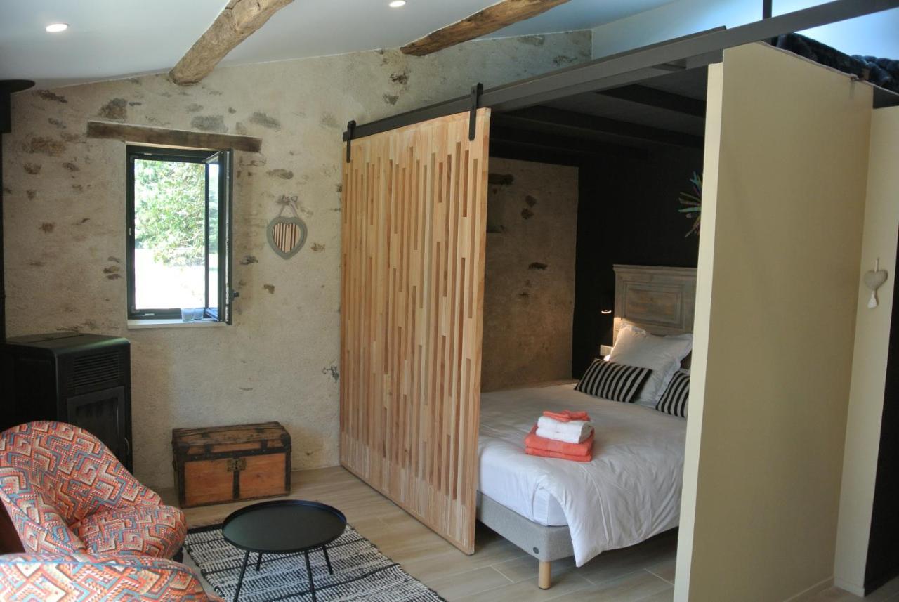 Bed and Breakfast Les Epis Du Vent Adilly Екстер'єр фото