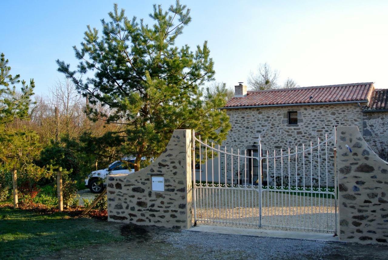 Bed and Breakfast Les Epis Du Vent Adilly Екстер'єр фото
