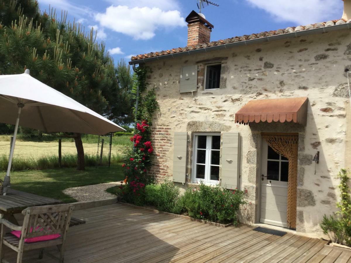 Bed and Breakfast Les Epis Du Vent Adilly Екстер'єр фото