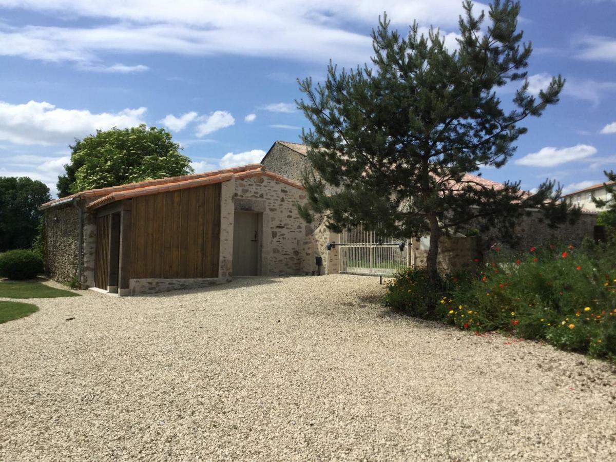 Bed and Breakfast Les Epis Du Vent Adilly Екстер'єр фото